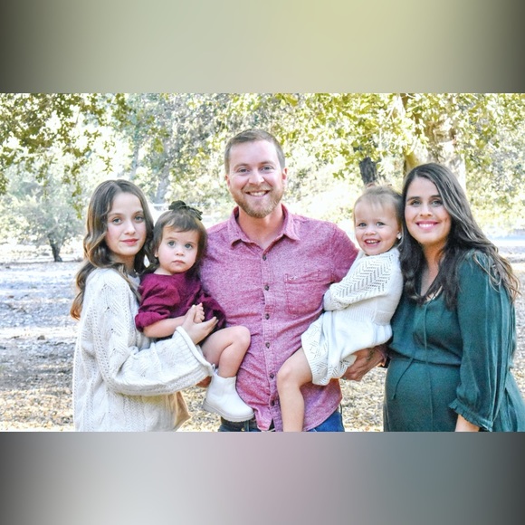 Meet your posher, Brittney. - Picture 1 of 1